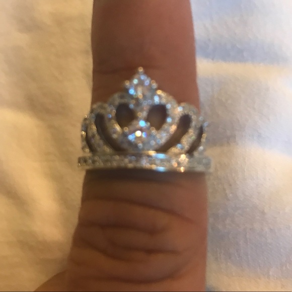 New .925 Silver with gem stone Princess/Queen ring - Picture 6 of 8